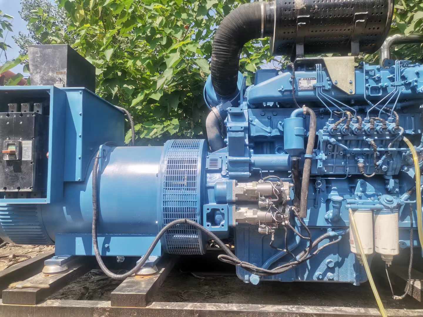 赫章详细说明降低 800kW 柴油发电机输出电流波动的方法