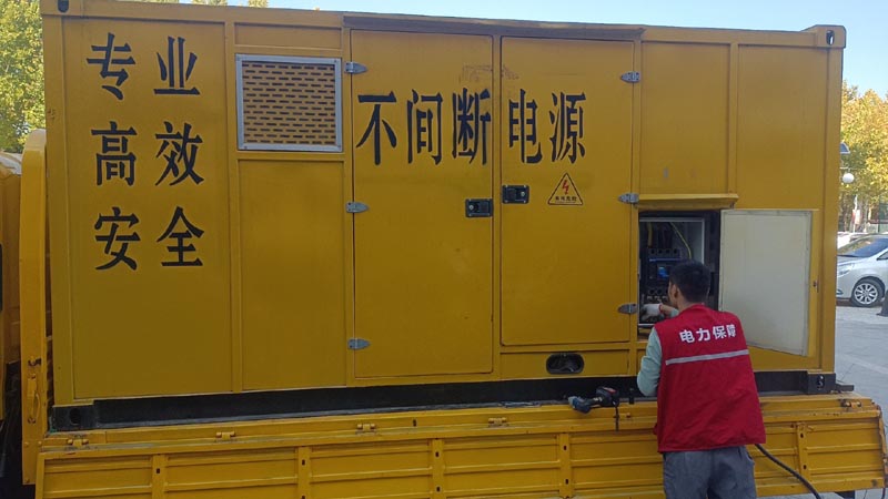 赫章柴油发电机组和UPS电源配合使用时，如何避免切换过程中的电力中断？